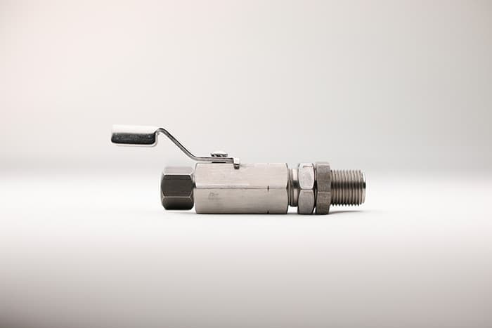 A single stainless steel reverse bulkhead ball valve