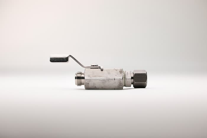A single stainless steel tube fitting ball valve